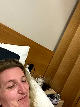 Snapshot of Skyme2713 chatting on December 2025 12:25:02 PM Skyme2713 online show from December 2025 12:25:02 PM