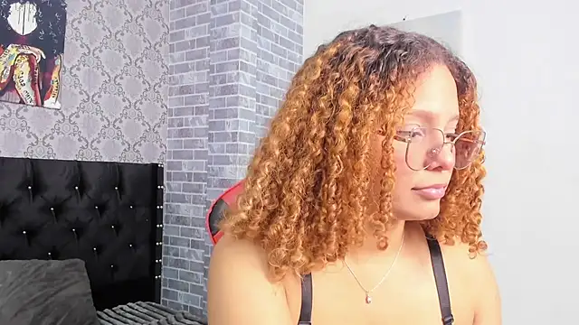 Crystal bunn online show from November 2025 06:00:02 PM