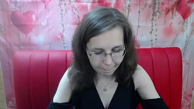 Snapshot of DaisyEdit chatting on April 2026 05:23:01 AM DaisyEdit online show from April 2026 05:23:01 AM