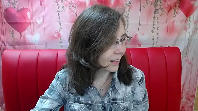 Snapshot of DaisyEdit chatting on April 2026 05:11:01 AM DaisyEdit online show from April 2026 05:11:01 AM