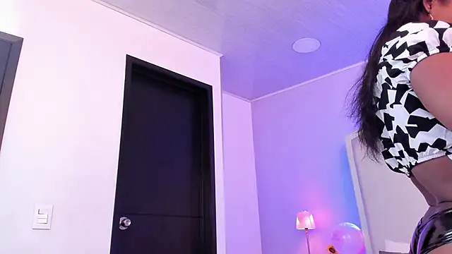 salome moon  online show from December 2025 11:38:02 AM