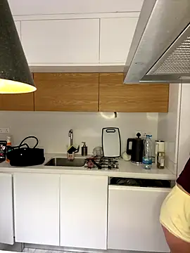 madlynginger online show from December 2025 05:31:02 PM