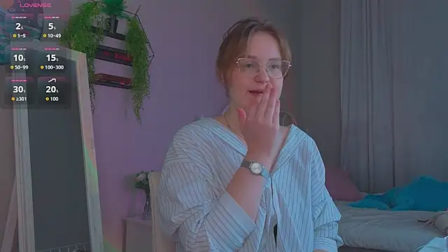 Snapshot of Rada_Reiss chatting on November 2025 03:58:02 PM Rada Reiss online show from November 2025 03:58:02 PM