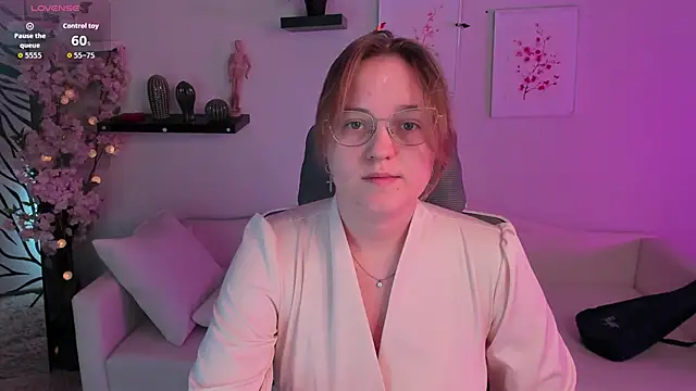 Snapshot of Rada_Reiss chatting on November 2025 03:38:02 PM Rada Reiss online show from November 2025 03:38:02 PM