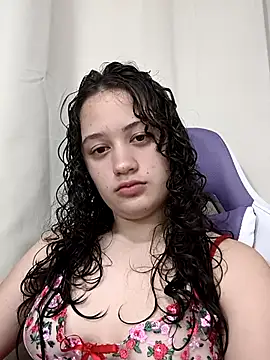 Snapshot of Alana_444 chatting on April 2026 04:17:01 AM Alana 444 online show from April 2026 04:17:01 AM