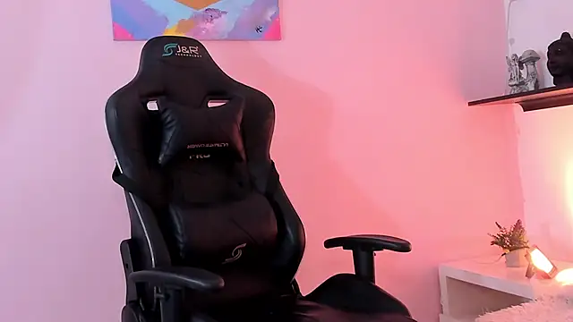 Snapshot of VictoriiaRose chatting on November 2025 07:16:02 PM VictoriiaRose online show from November 2025 07:16:02 PM