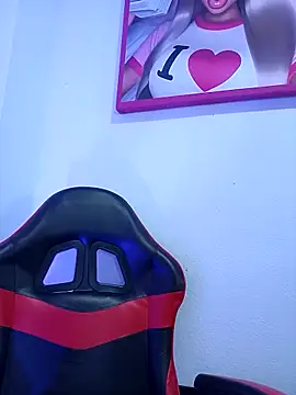 Snapshot of Taylor__Swiftt chatting on April 2026 01:18:01 AM Taylor Swiftt online show from April 2026 01:18:01 AM