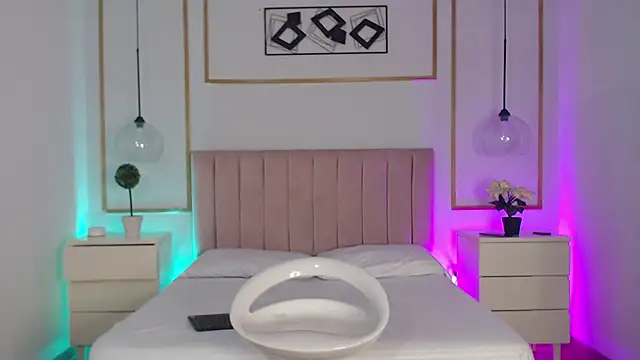 IsabellaCherryX online show from November 2025 04:05:01 AM