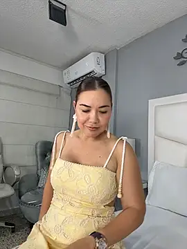 Snapshot of AnnaJaimes chatting on April 2026 11:54:01 PM AnnaJaimes online show from April 2026 11:54:01 PM