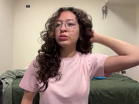 Snapshot of Alicatcua_ chatting on June 2026 02:32:02 AM Alicatcua online show from June 2026 02:32:02 AM