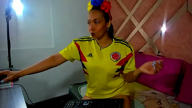 Snapshot of Valeria_gil_ chatting on June 2026 03:54:01 PM Valeria gil online show from June 2026 03:54:01 PM