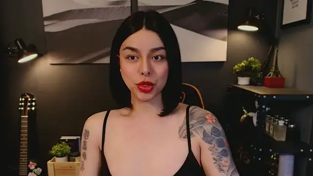 Snapshot of Kim_Kaye chatting on November 2025 12:30:01 PM Kim Kaye online show from November 2025 12:30:01 PM