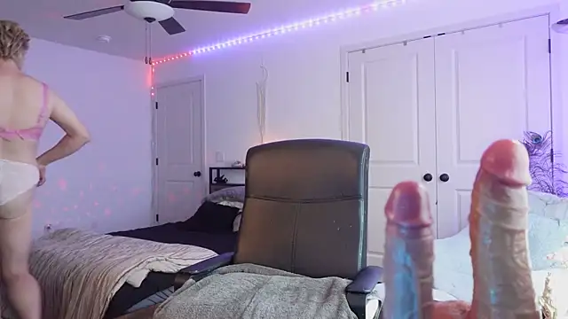 Snapshot of Mona_The_MILF chatting on December 2025 08:18:02 PM Mona The MILF online show from December 2025 08:18:02 PM