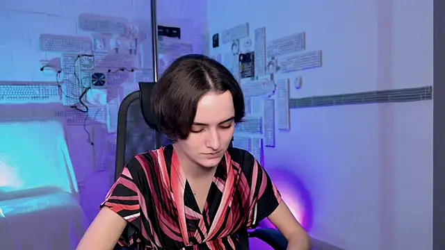 KateWillows online show from December 2025 12:14:01 PM