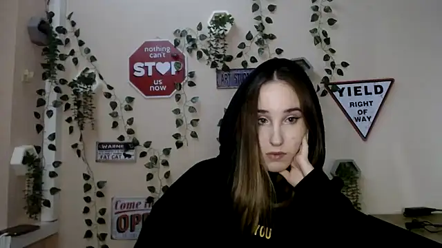 Snapshot of Moon__Lily chatting on December 2025 02:55:01 PM Moon Lily online show from December 2025 02:55:01 PM