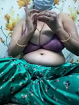 Snapshot of Ritika_Raniii chatting on December 2025 10:43:01 AM Ritika Raniii online show from December 2025 10:43:01 AM