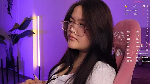 Snapshot of VeneraMai chatting on December 2025 05:19:02 PM VeneraMai online show from December 2025 05:19:02 PM