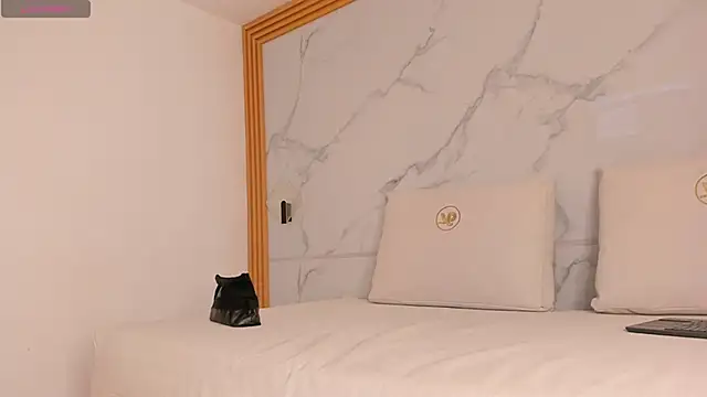 ayla velt online show from April 2026 07:43:01 PM