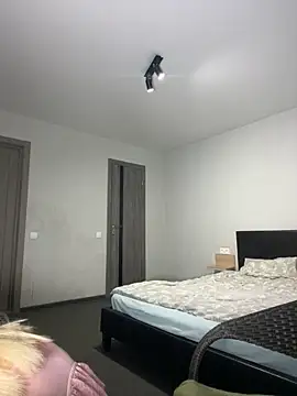 s4rah online show from February 2026 07:37:02 AM