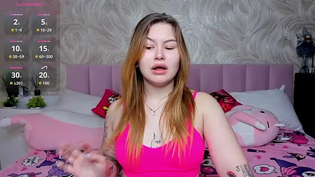 Snapshot of MilanaXHoney chatting on December 2025 01:00:02 AM MilanaXHoney online show from December 2025 01:00:02 AM