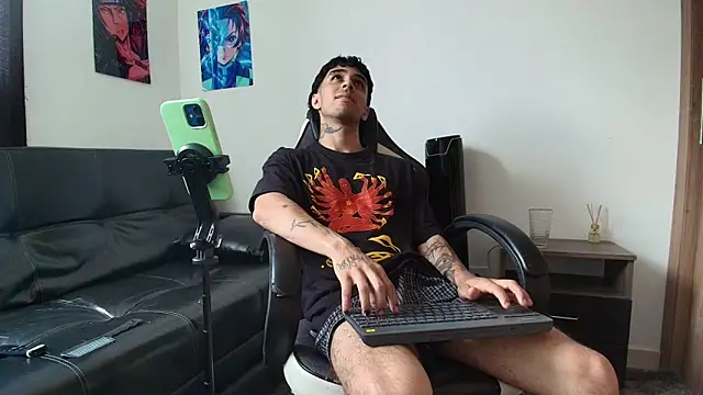 Snapshot of liorvante chatting on April 2026 07:07:02 PM liorvante online show from April 2026 07:07:02 PM