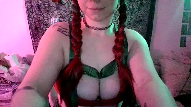 Snapshot of spunfoxxx chatting on December 2025 11:11:01 PM spunfoxxx online show from December 2025 11:11:01 PM