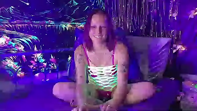 Snapshot of Freckleangel69 chatting on May 2026 01:25:01 AM Freckleangel69 online show from May 2026 01:25:01 AM