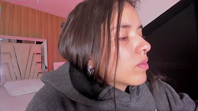 Cherrybombs  online show from April 2026 05:08:02 AM