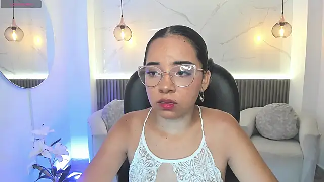 Snapshot of alana_martiins chatting on June 2026 07:06:02 PM alana martiins online show from June 2026 07:06:02 PM