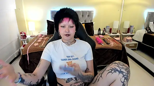 Saskia Vellour online show from November 2025 08:45:01 PM