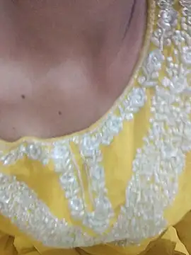 Snapshot of Sizzling_Quinn chatting on April 2026 05:13:02 PM Sizzling Quinn online show from April 2026 05:13:02 PM