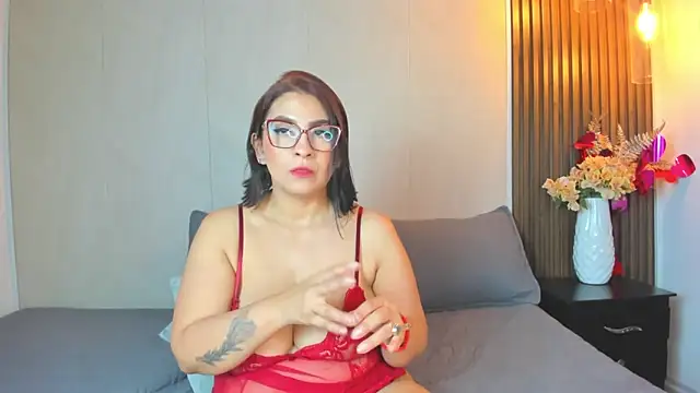 Snapshot of Meggan_Moree chatting on April 2026 07:11:02 PM Meggan Moree online show from April 2026 07:11:02 PM