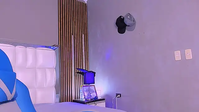 xCharlotte 20 online show from December 2025 01:53:01 PM