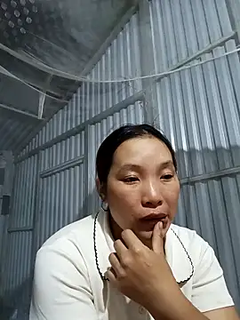 Snapshot of Evelyn-n chatting on April 2026 12:22:02 PM Evelyn-n online show from April 2026 12:22:02 PM
