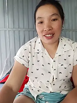 Snapshot of Evelyn-n chatting on May 2026 05:15:01 AM Evelyn-n online show from May 2026 05:15:01 AM