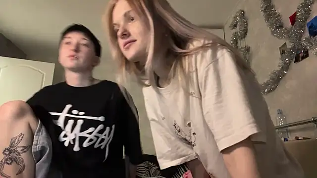 Snapshot of CelenFomes chatting on December 2025 09:16:02 AM CelenFomes online show from December 2025 09:16:02 AM