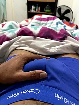 Snapshot of DipKing chatting on December 2025 05:18:02 PM DipKing online show from December 2025 05:18:02 PM