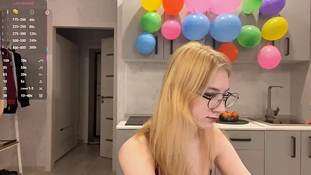 Snapshot of MargyDejong chatting on April 2026 12:24:01 PM MargyDejong online show from April 2026 12:24:01 PM