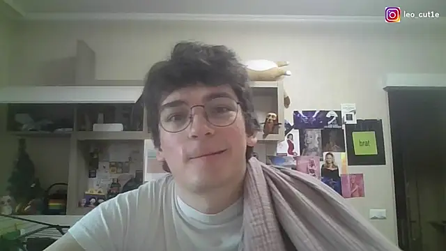 Snapshot of leo_cutie chatting on May 2026 06:40:02 AM leo cutie online show from May 2026 06:40:02 AM