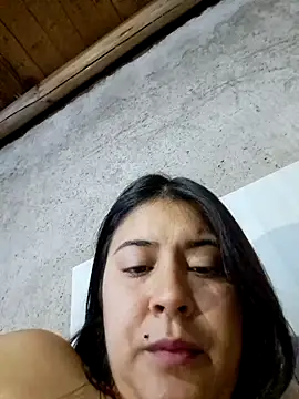 Snapshot of Estefanny_Lolyy chatting on April 2026 05:21:01 AM Estefanny Lolyy online show from April 2026 05:21:01 AM