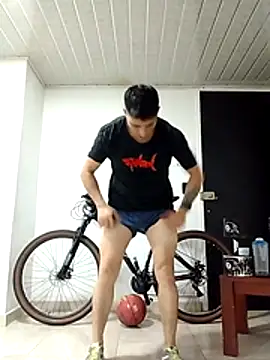 Yucasaurio online show from December 2025 10:59:02 PM