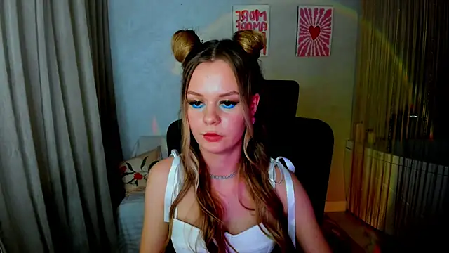 MidnighteAura online show from March 2026 07:38:01 PM