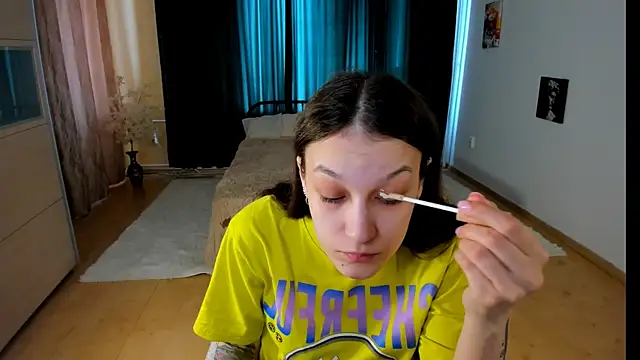 Snapshot of KrisDoeil chatting on April 2026 01:51:01 AM KrisDoeil online show from April 2026 01:51:01 AM