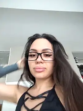 Snapshot of SiennaLuxexx chatting on April 2026 12:53:02 PM SiennaLuxexx online show from April 2026 12:53:02 PM