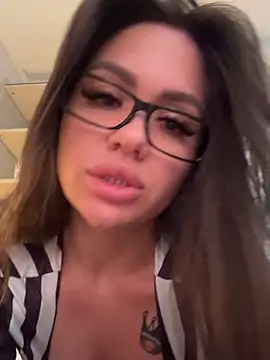 SiennaLuxexx online show from July 2026 03:51:01 PM