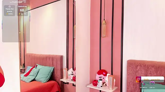 Snapshot of MissSavage_ chatting on April 2026 07:00:01 PM MissSavage online show from April 2026 07:00:01 PM