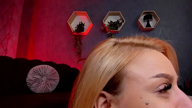 Snapshot of amy_rider chatting on March 2026 02:04:02 AM amy rider online show from March 2026 02:04:02 AM