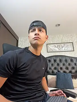 Lander Cruz online show from June 2026 08:37:02 PM