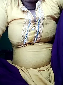 Snapshot of Karisma_ji chatting on May 2026 07:14:02 AM Karisma ji online show from May 2026 07:14:02 AM