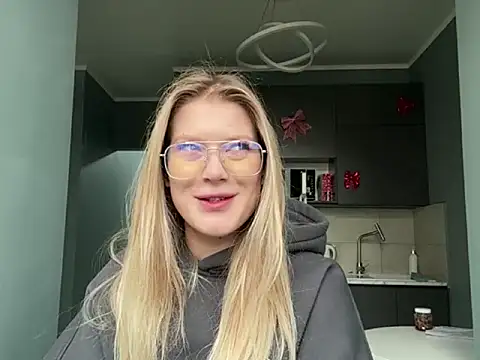 Sora Wayde online show from December 2025 04:30:02 AM